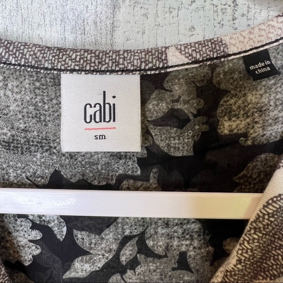 Cabi Gray Print Sleeveless Top - Picture 3 of 6